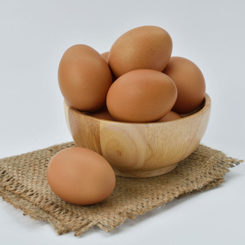 Immagine in evidenza con uova che indicano la diversificazione negli investimenti